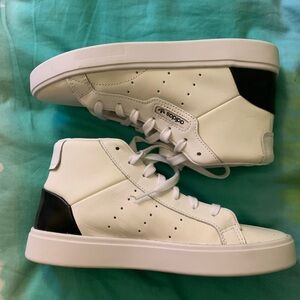 NWOT Adidas Sleek Mid Rise Sneaker